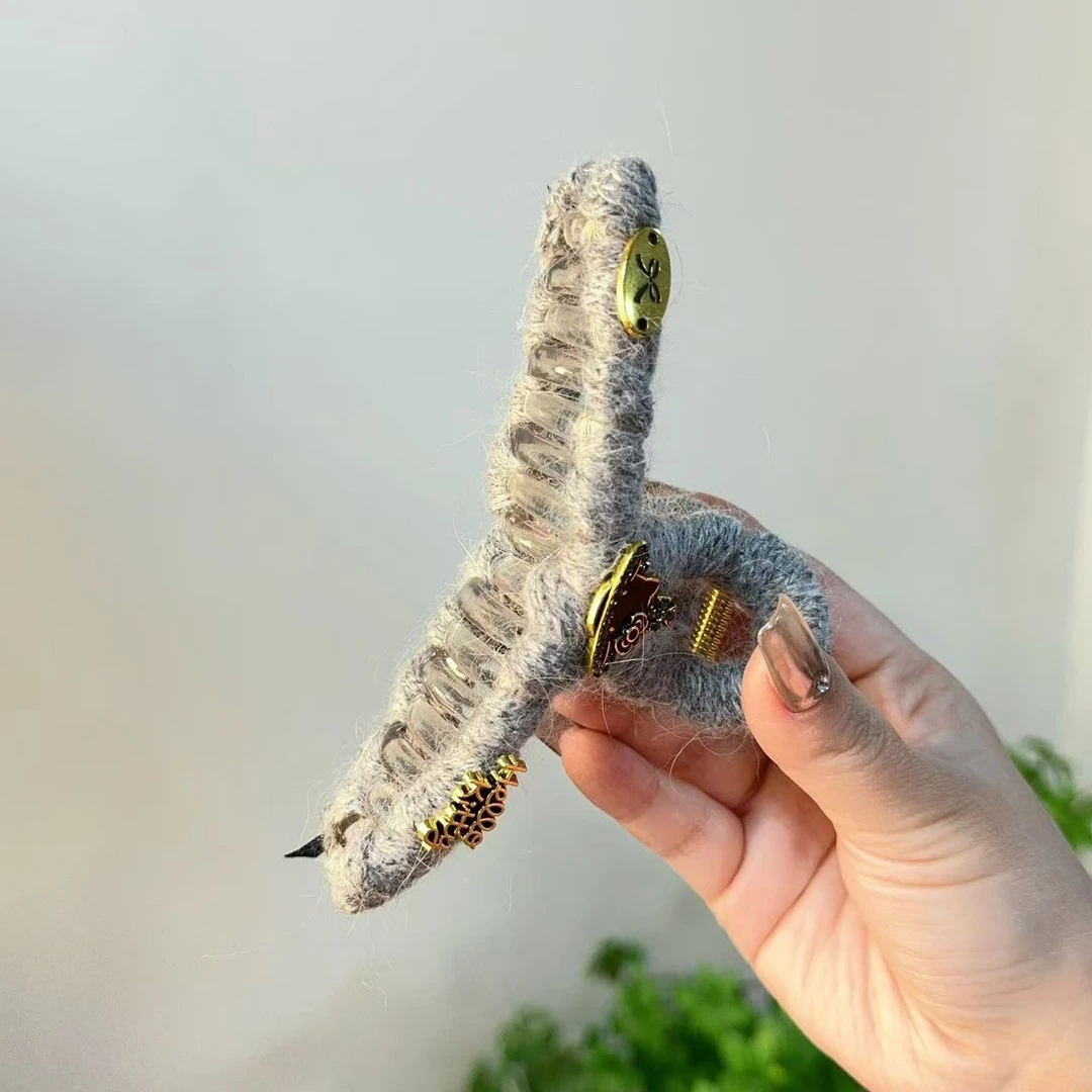 韩系东大门自制KT钻钻鲨鱼夹SYJ009