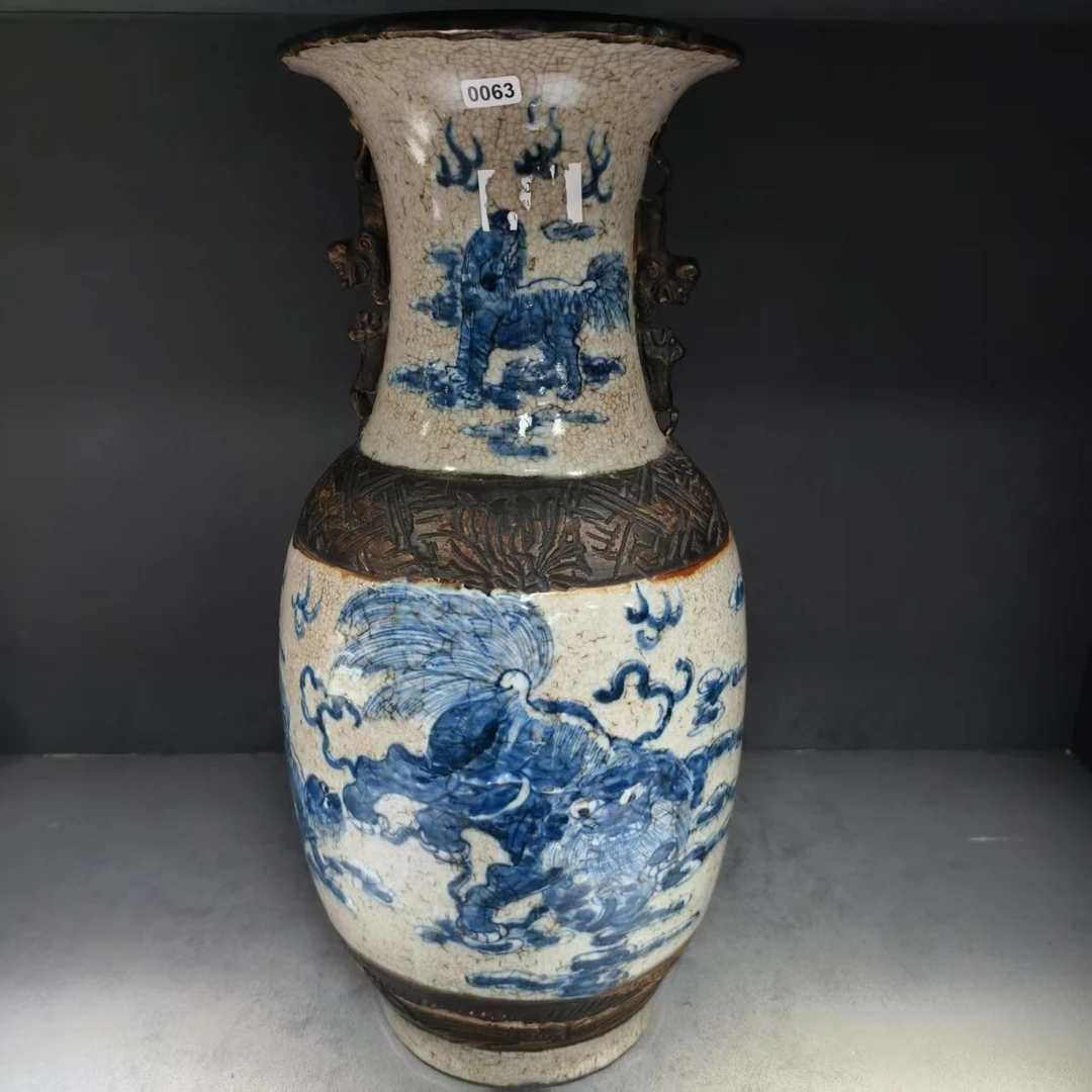 清嘉庆哥釉青花狮子绣球双耳瓶0063