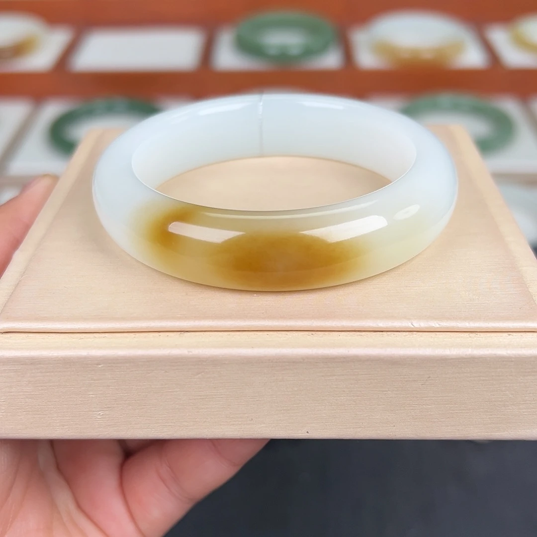 和田玉未镶嵌手镯糖白