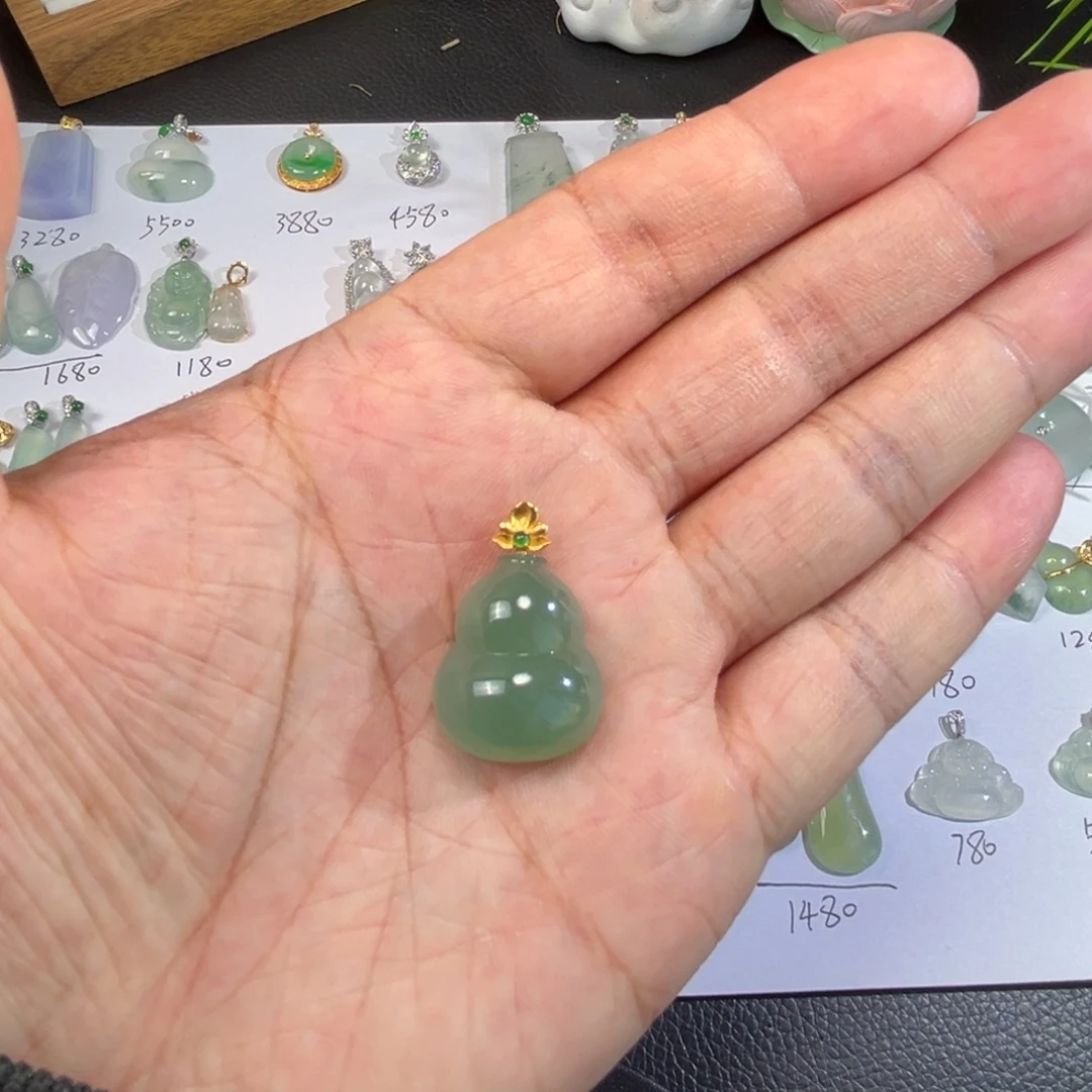 翡翠18K金镶嵌颈饰