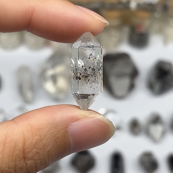 水晶颈饰未镶嵌双尖散墨闪灵钻