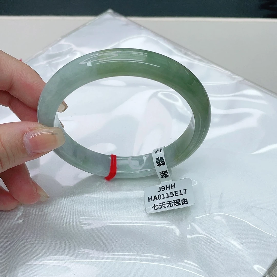 翡翠手镯未镶嵌正63