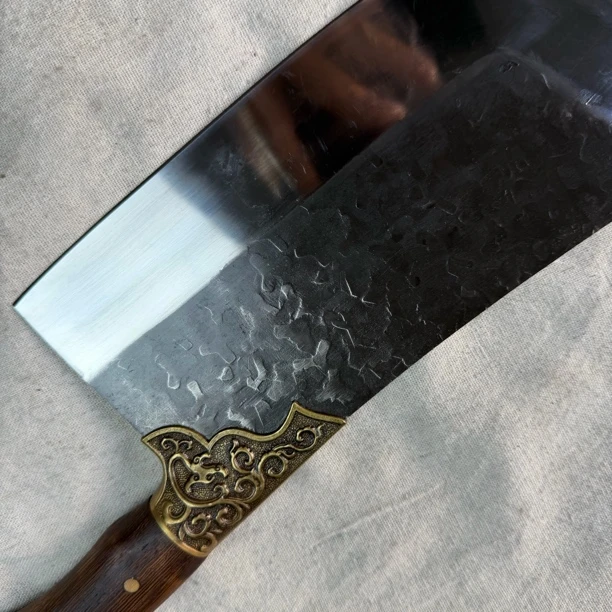 204。龙泉昊天宝剑高锰钢锻打铜装小屠龙刀木炳未开刃