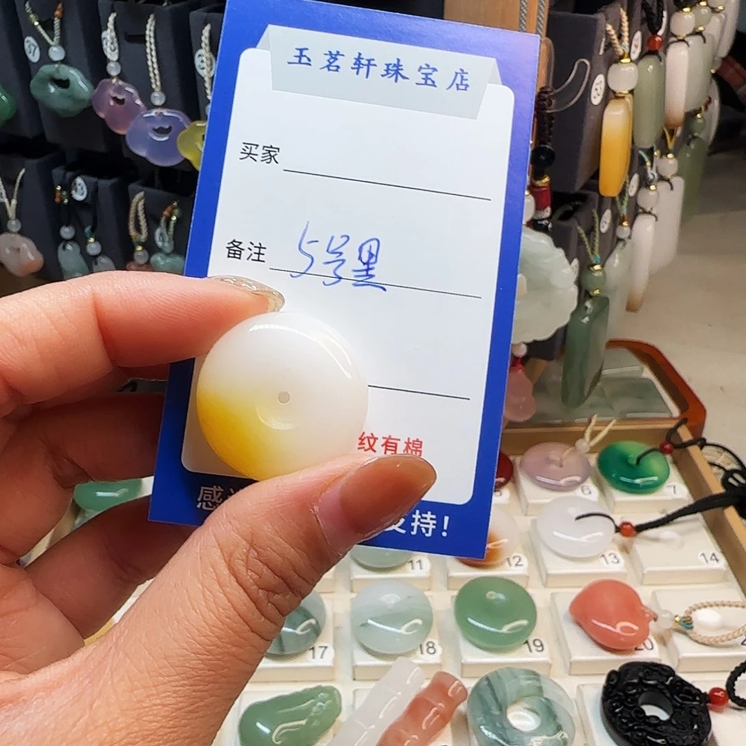 石英质玉未镶嵌颈饰