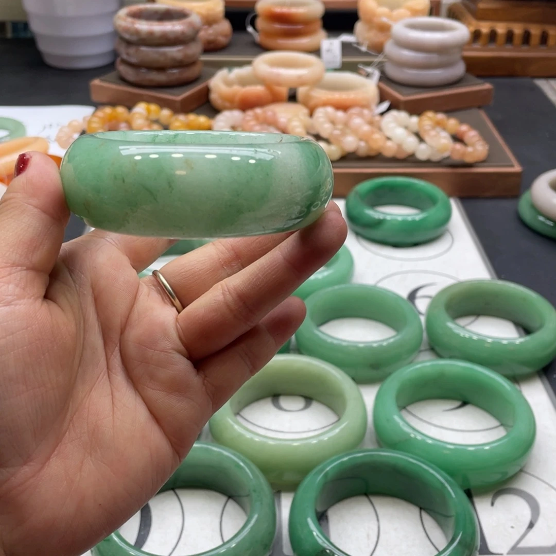 ****花石英岩玉未镶嵌手镯