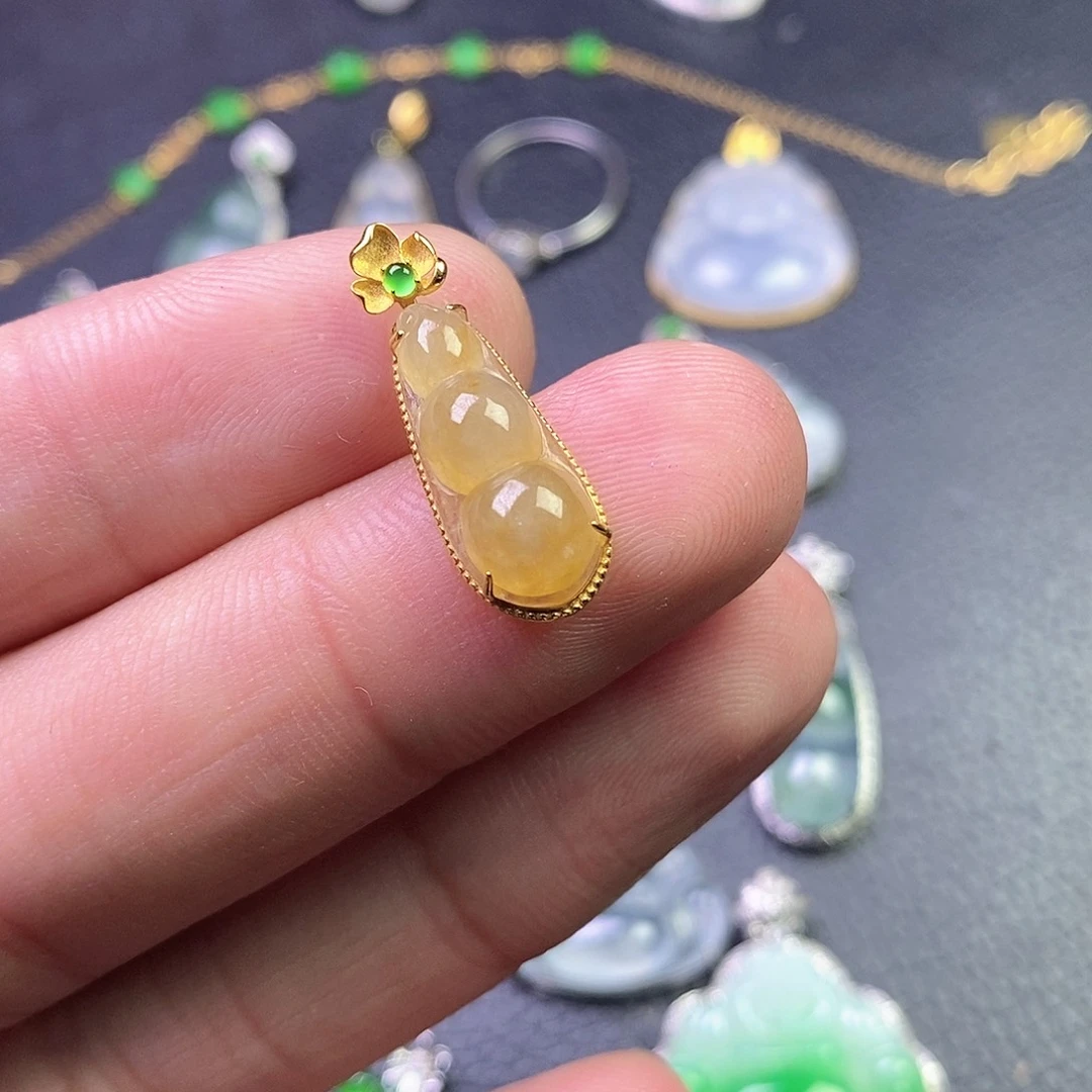 颈饰18K金镶嵌翡翠