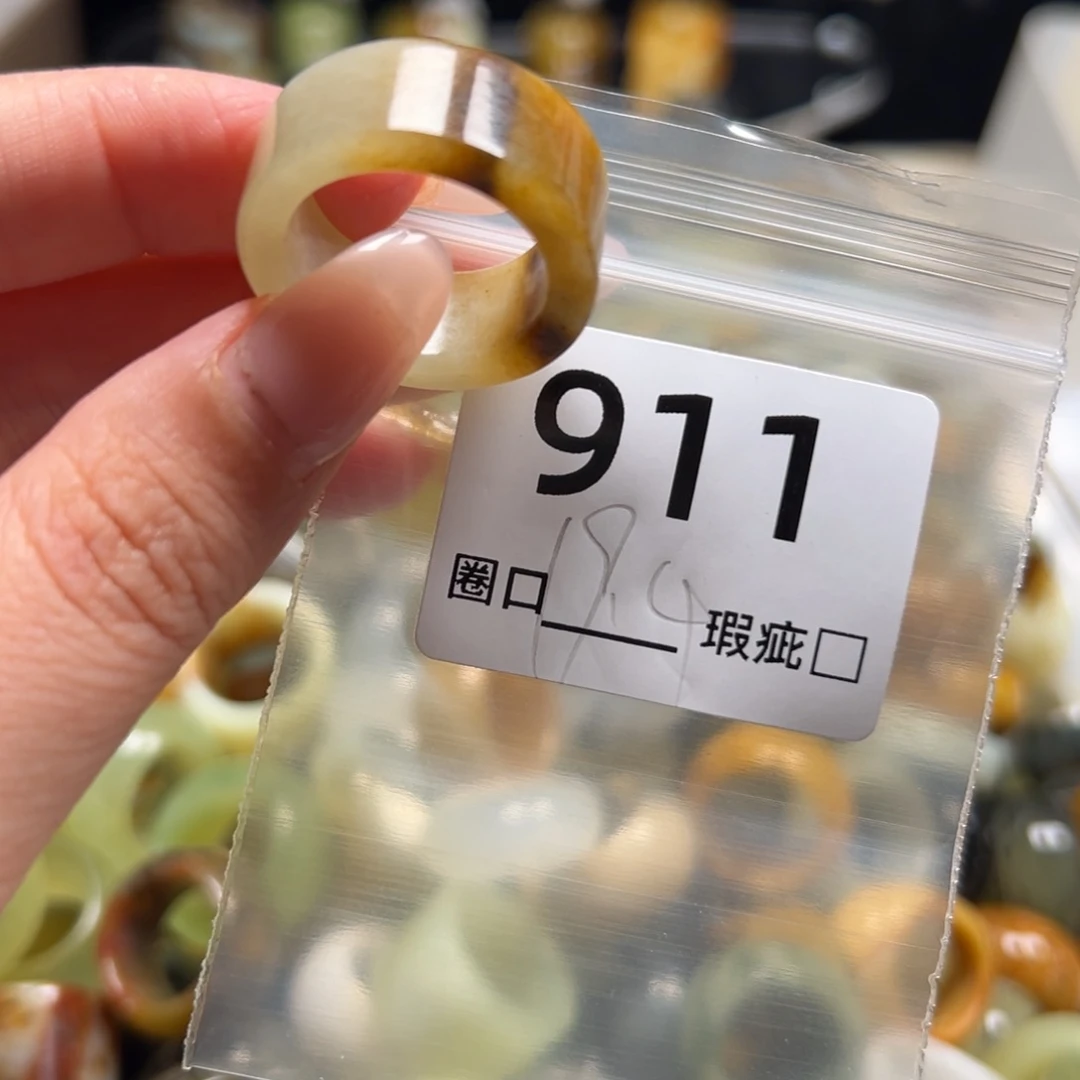 摸***柒蛇纹石玉未镶嵌戒指