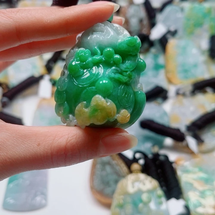 笑***生翡翠未镶嵌挂件挂件