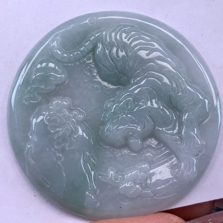 颈饰未镶嵌翡翠虎牌