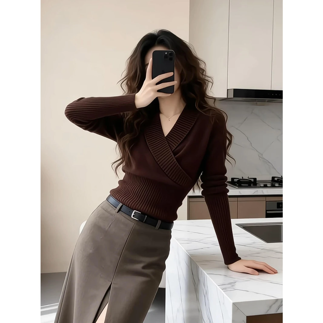 法式设计感交叉v领毛衣女2025秋冬季新款收腰显瘦内搭针织衫上衣