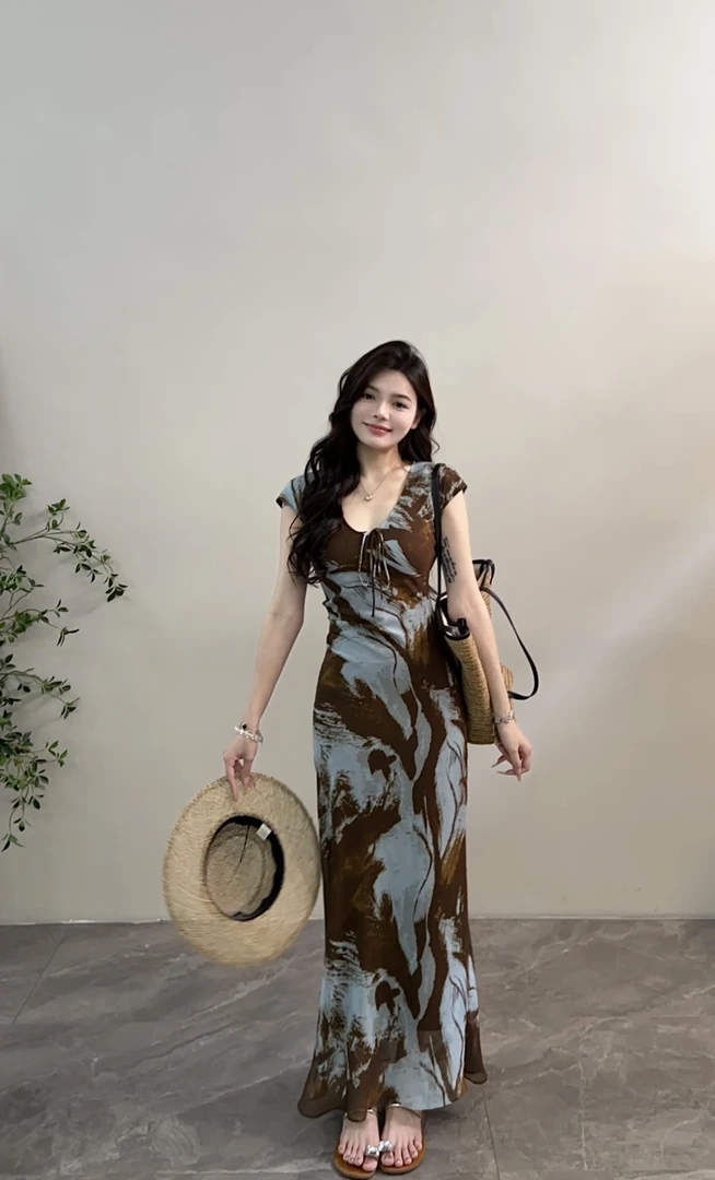 【苏苏】夏季新款优雅风晕染抽象V领绑带修身显瘦连衣裙DT1297