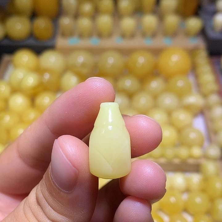 蜜蜡未镶嵌裸石天然俄料浓白蜡三通11.7左右