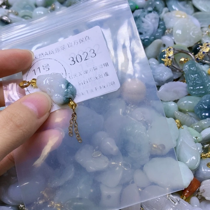 翡翠未镶嵌颈饰翡翠