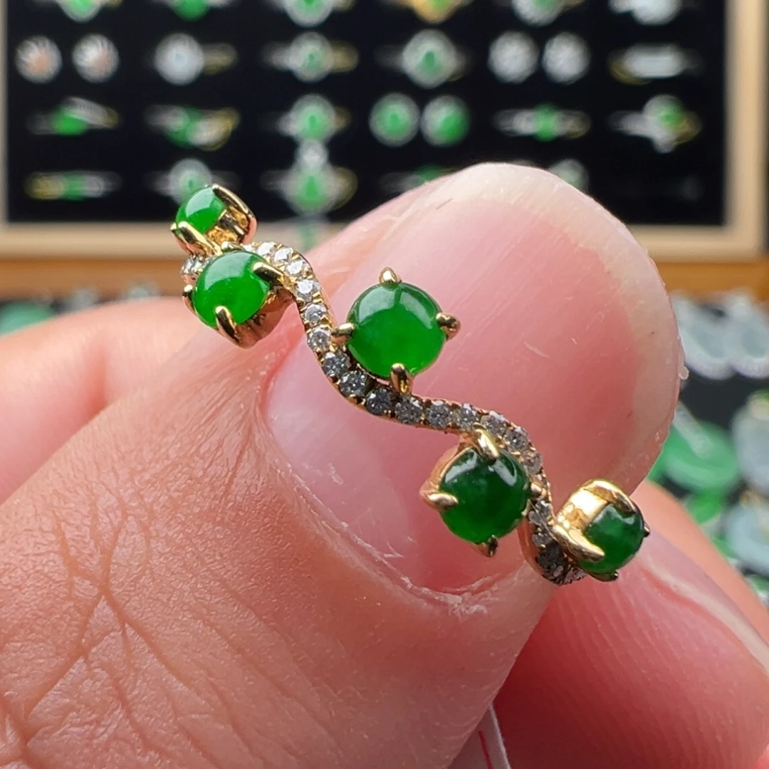 翡翠18K金镶嵌戒指5个蛋面