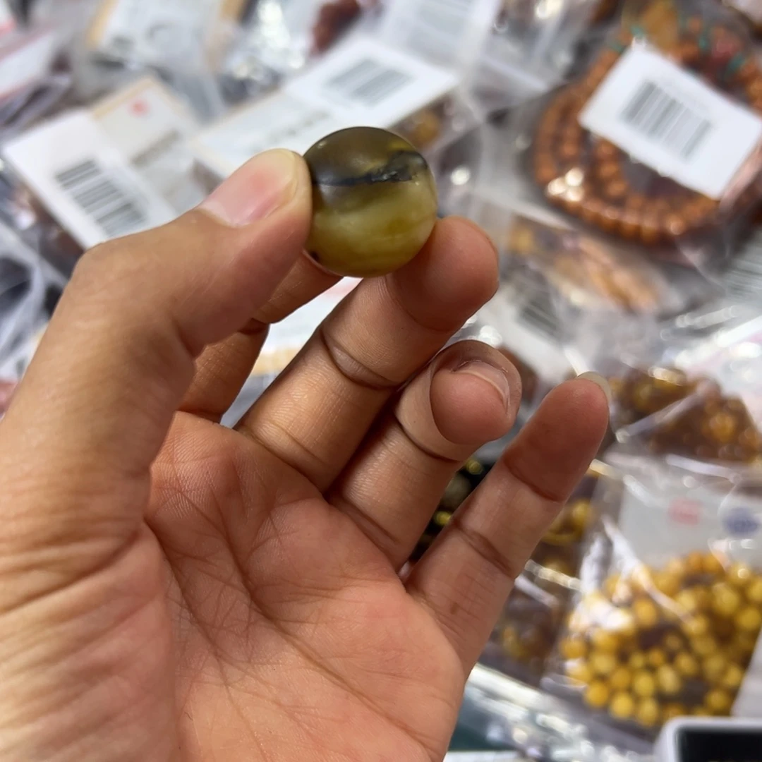 未镶嵌琥珀珠宝奇石739