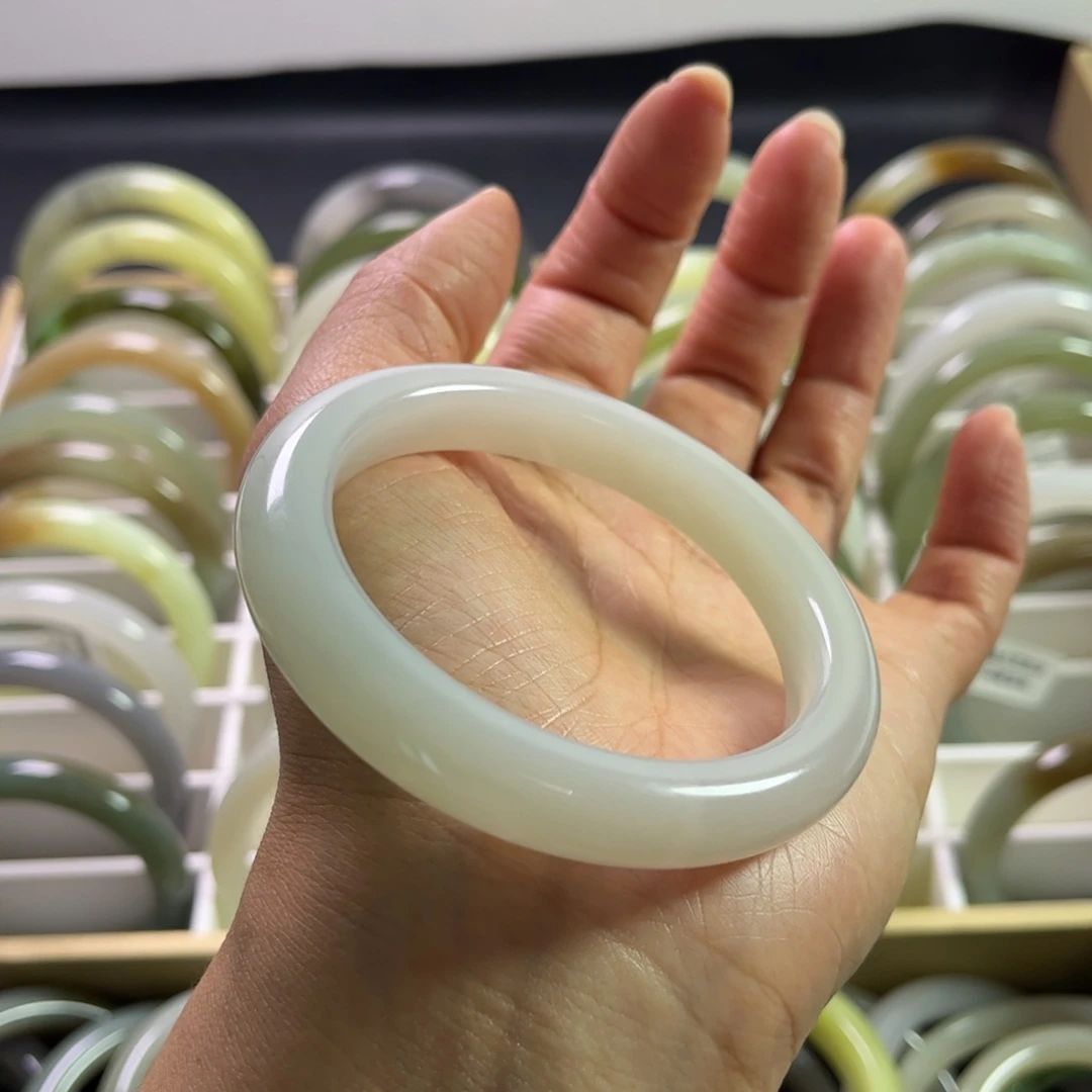 和田玉未镶嵌手镯56.8圈旺*