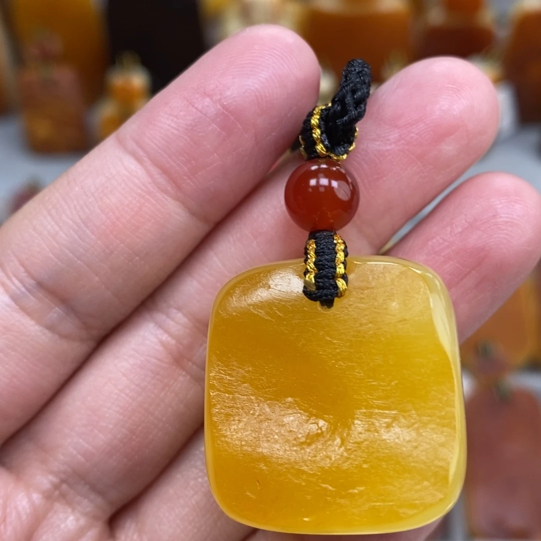 蜜蜡未镶嵌珠宝奇石