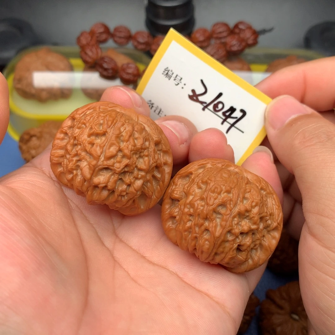 文玩核桃吊坠41血麒麟1047