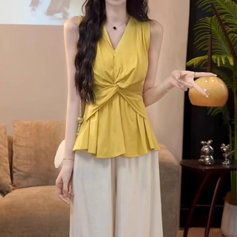 夏季新款女装设计感纯色扭结v领衬衫显瘦无袖掐腰背心气质上衣