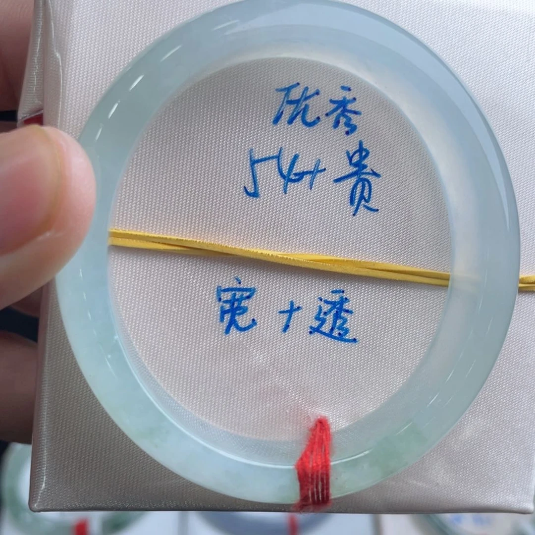 翡翠手镯未镶嵌翡翠手镯