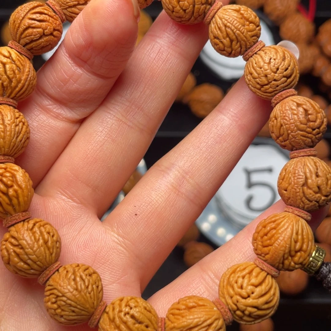 吴***海桃核吊坠红红火火