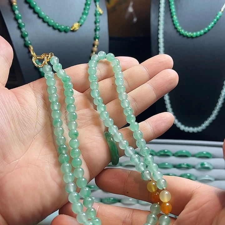 石英质玉（非洲翠）未镶嵌项链