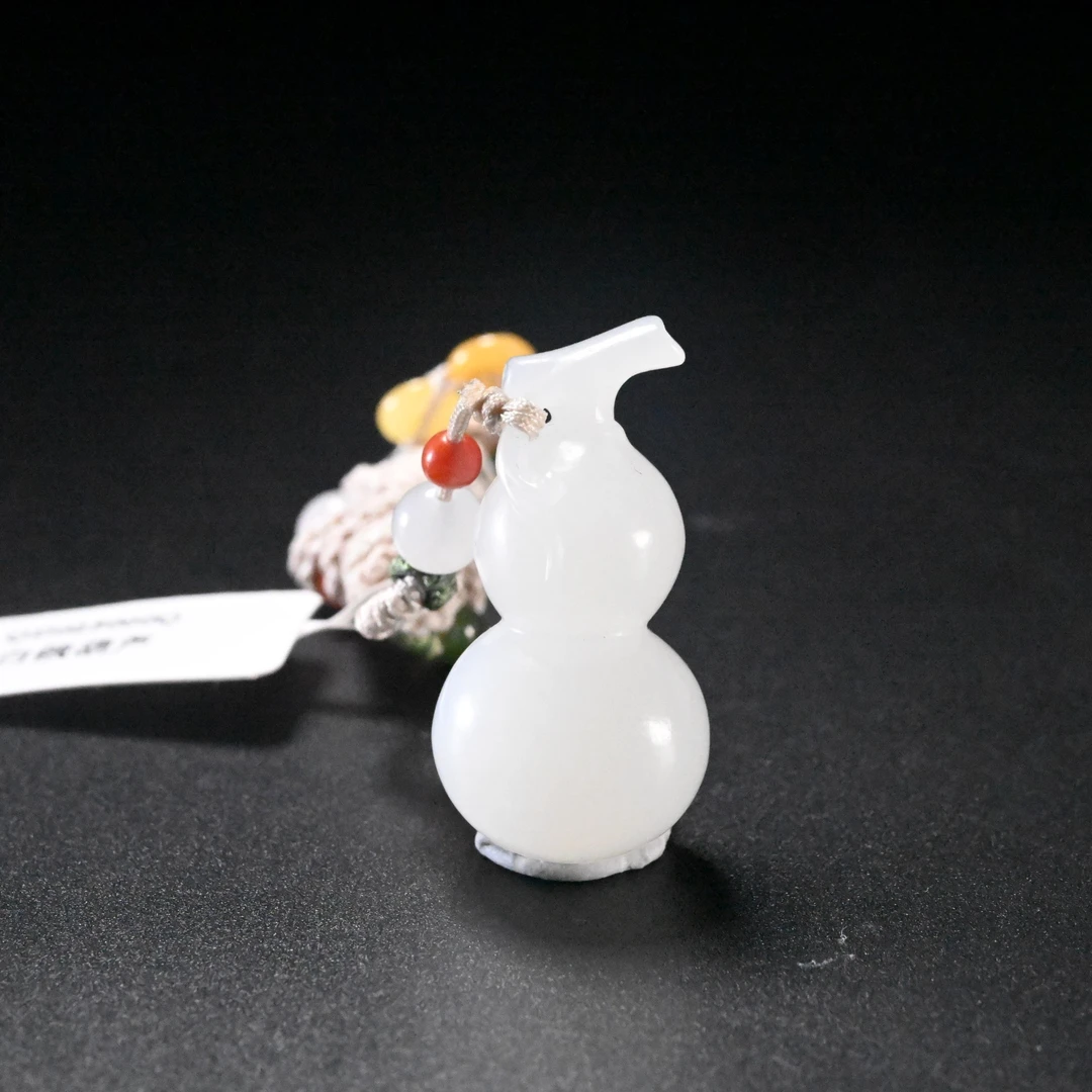 Lot8804 25YU103526和田玉葫芦挂件/匡时