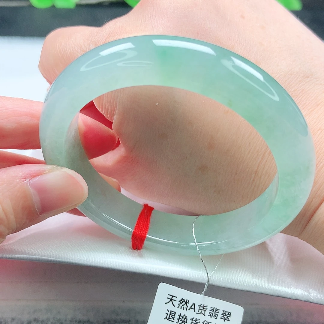 翡翠手镯未镶嵌54圈