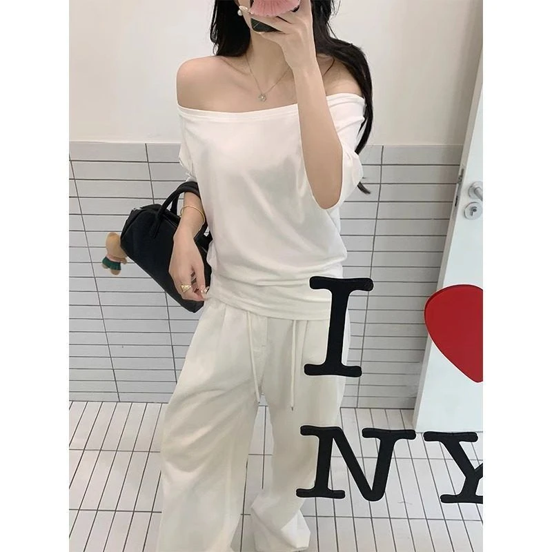 白色斜肩露肩短袖一字肩露锁骨性感T恤女夏季甜辣妹宽松遮肉上衣