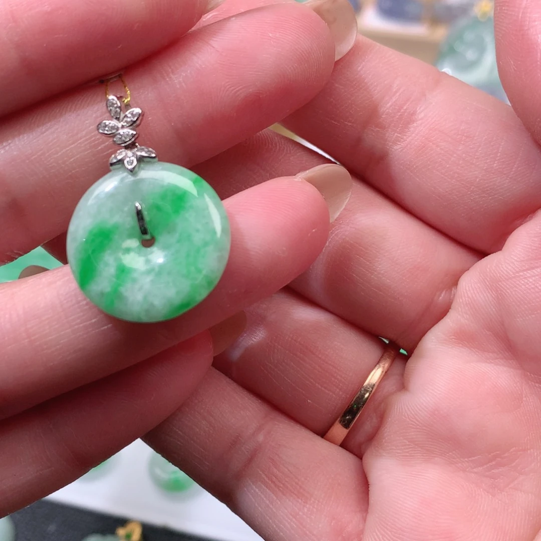 吊坠(不含链)未镶嵌翡翠