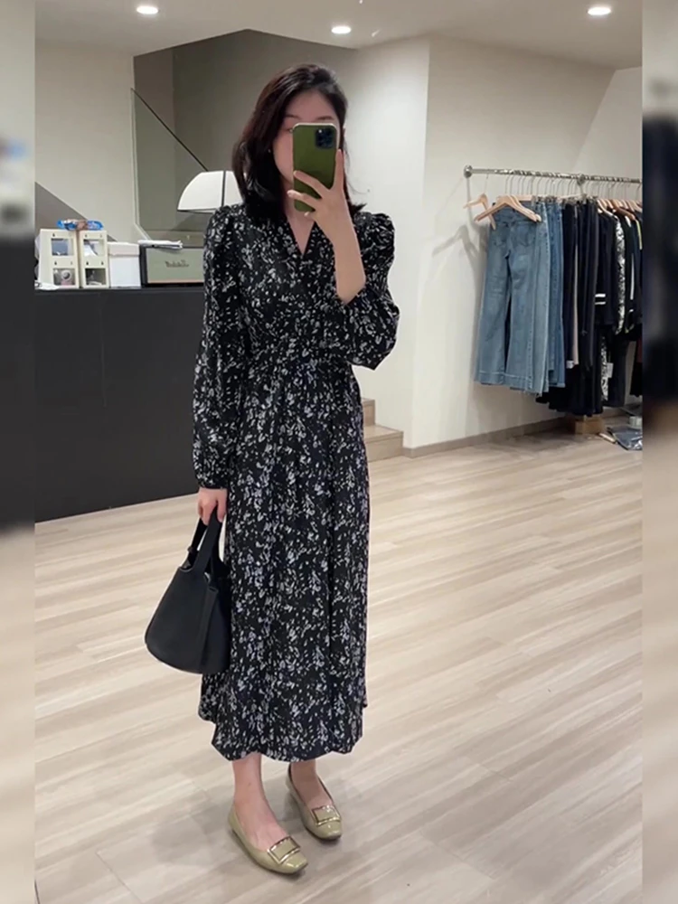 法式复古V领碎花连衣裙女2025秋季新款大码高级感收腰显瘦小黑裙