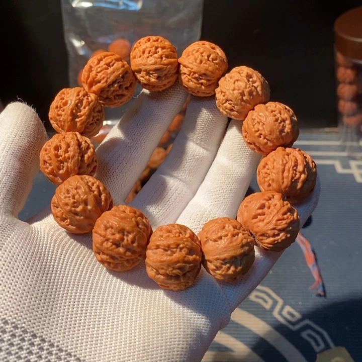 文玩核桃手串……34