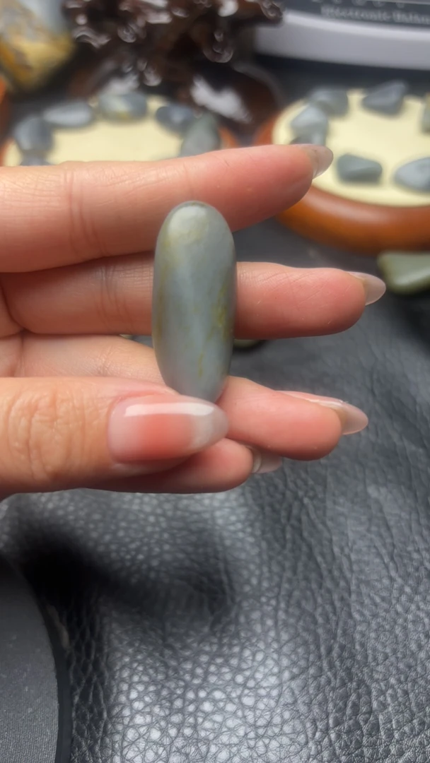 新疆和田玉吊坠1