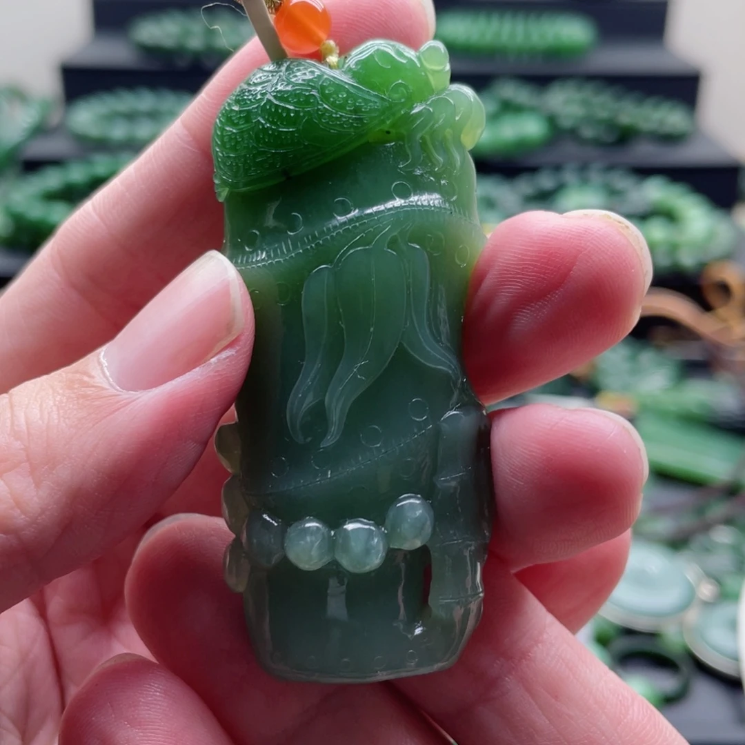 和田玉（碧玉）未镶嵌颈饰一鸣惊人