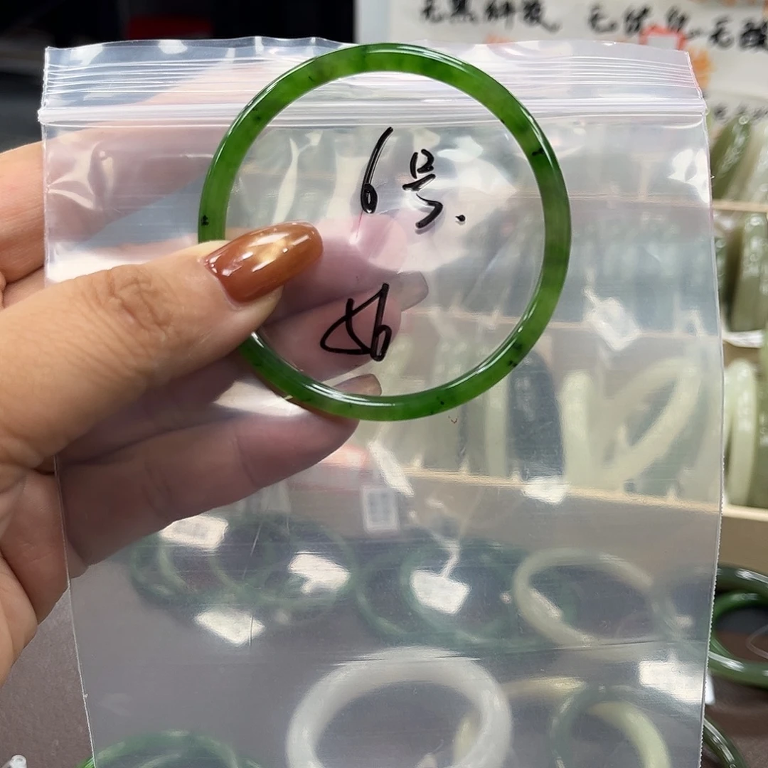 S***a和田玉未镶嵌手镯