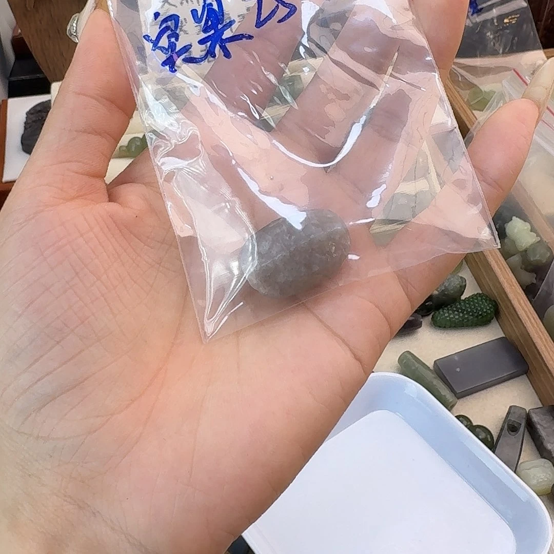 宾***果和田玉未镶嵌颈饰
