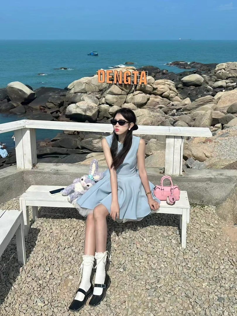 2025春夏新款韩系撞色网纱拼接无袖法式赫本连衣裙收腰蓬蓬裙