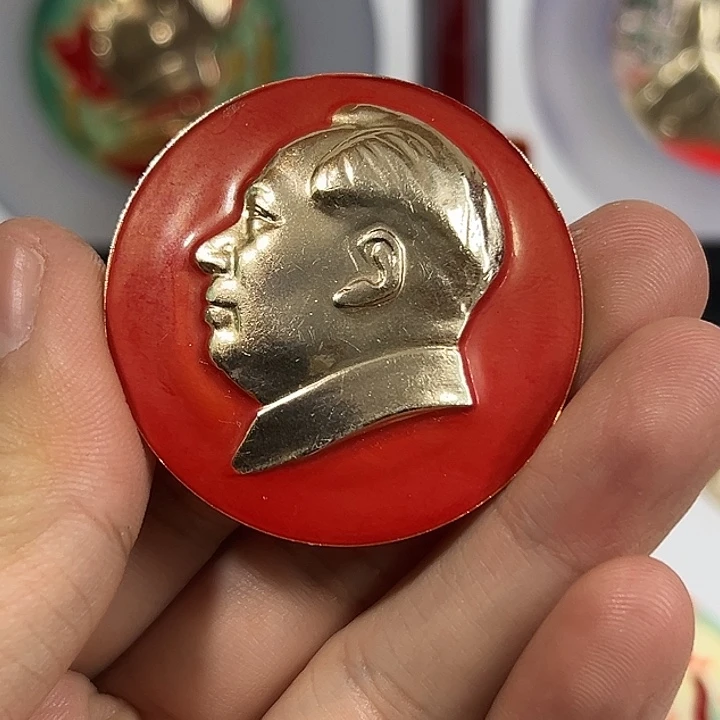 牛***其他普通金属纪念章