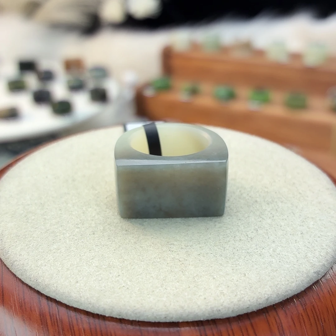 和田玉未镶嵌戒指i80渐变马鞍16.8mm