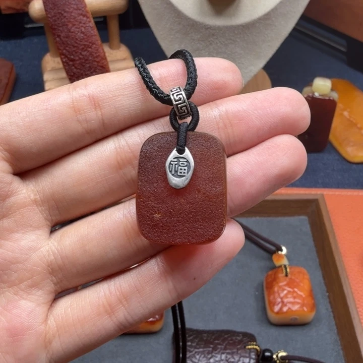 蜜蜡未镶嵌吊坠(赠链)