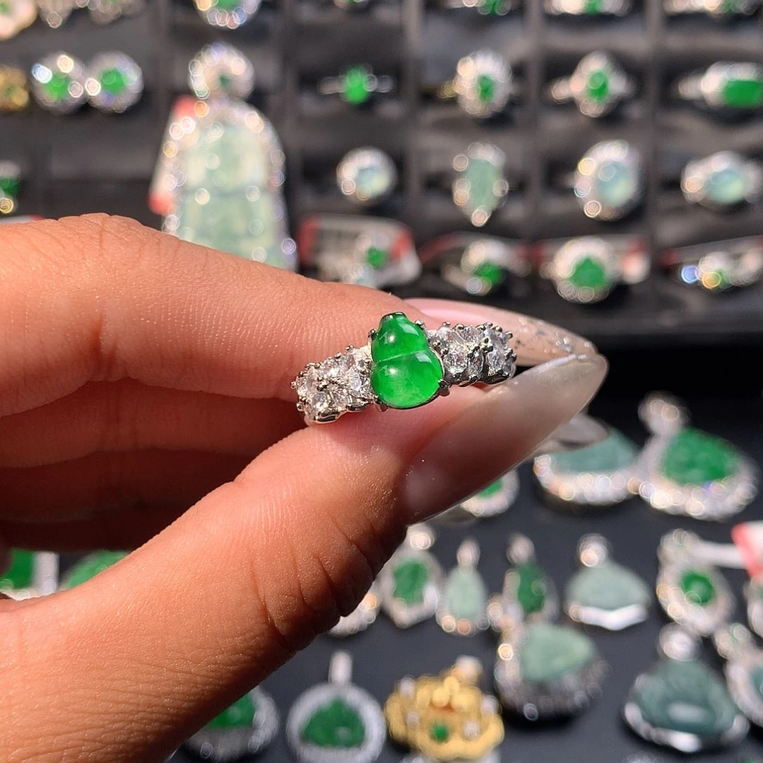 翡翠未镶嵌戒指戒指