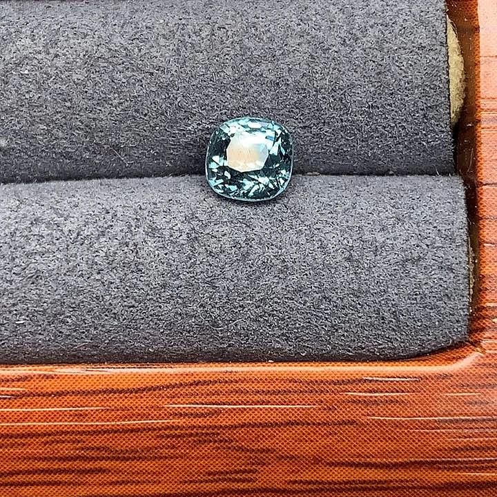 裸石未镶嵌尖晶石