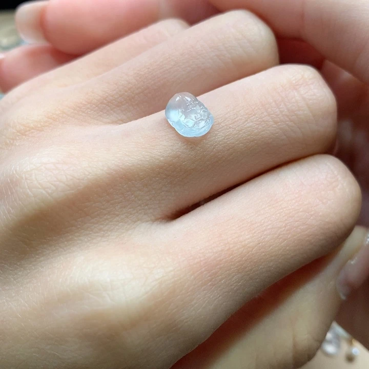 翡翠未镶嵌颈饰貔貅