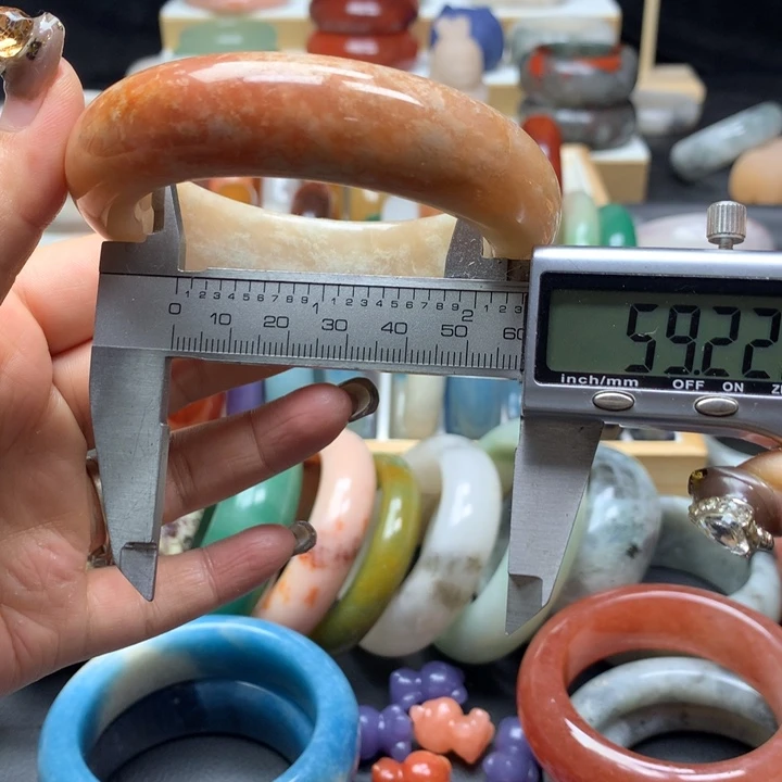 未镶嵌手镯石英质玉