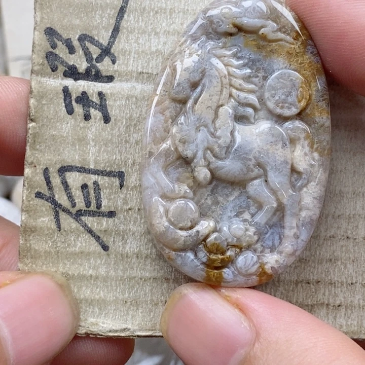 颈饰未镶嵌硅化珊瑚(珊瑚玉)无*
