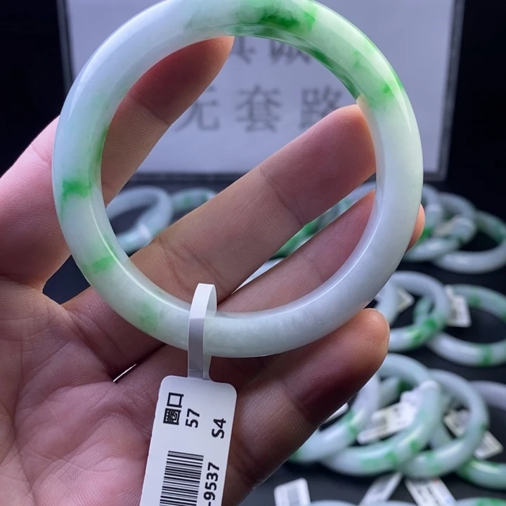 翡翠未镶嵌手镯发一个