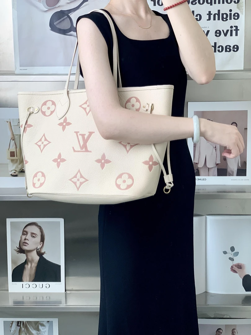 99新 LouisVuitton/路易威登 neverfull中号草莓牛奶/无公价/严选