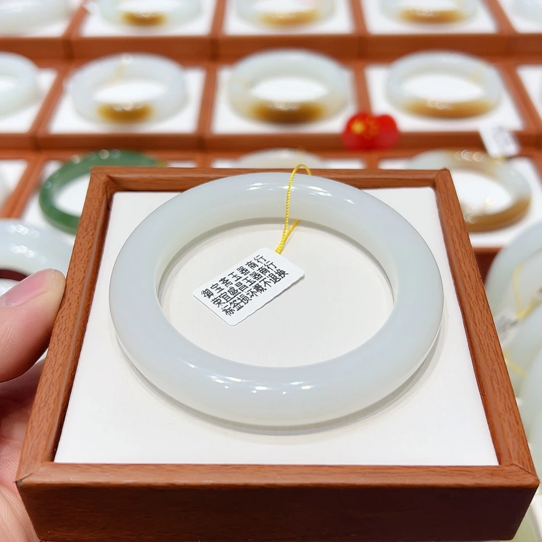 和田玉手镯未镶嵌羊脂白玉