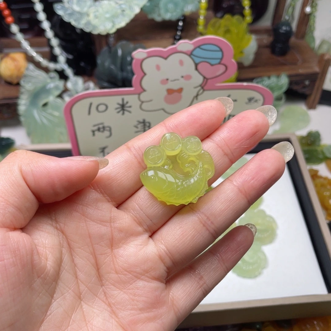 锦***萱未镶嵌蛇纹石玉颈饰