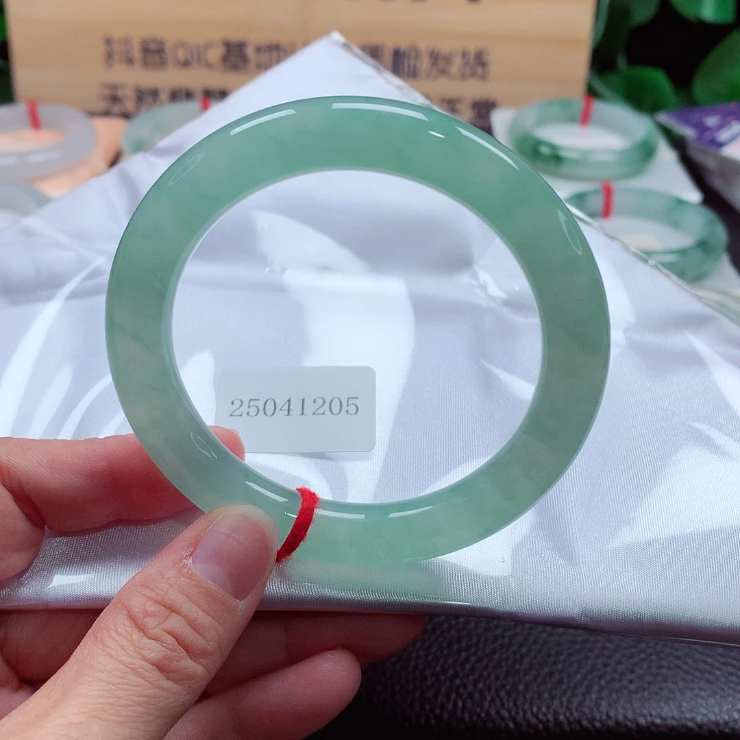 未镶嵌手镯（圆镯）翡翠105号，天然A货翡翠手镯